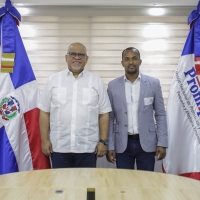 Director Pomipyme y alcalde de San Francisco-Vicentillo sostienen dialogo